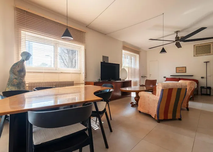 Spacious And Bright Studio Apartment In The City Center