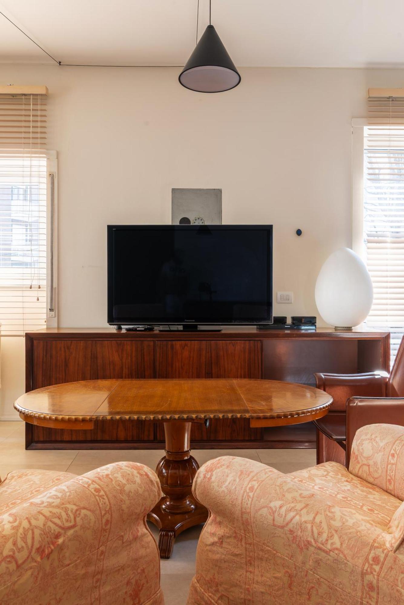 Spacious And Bright In The Center Mailand