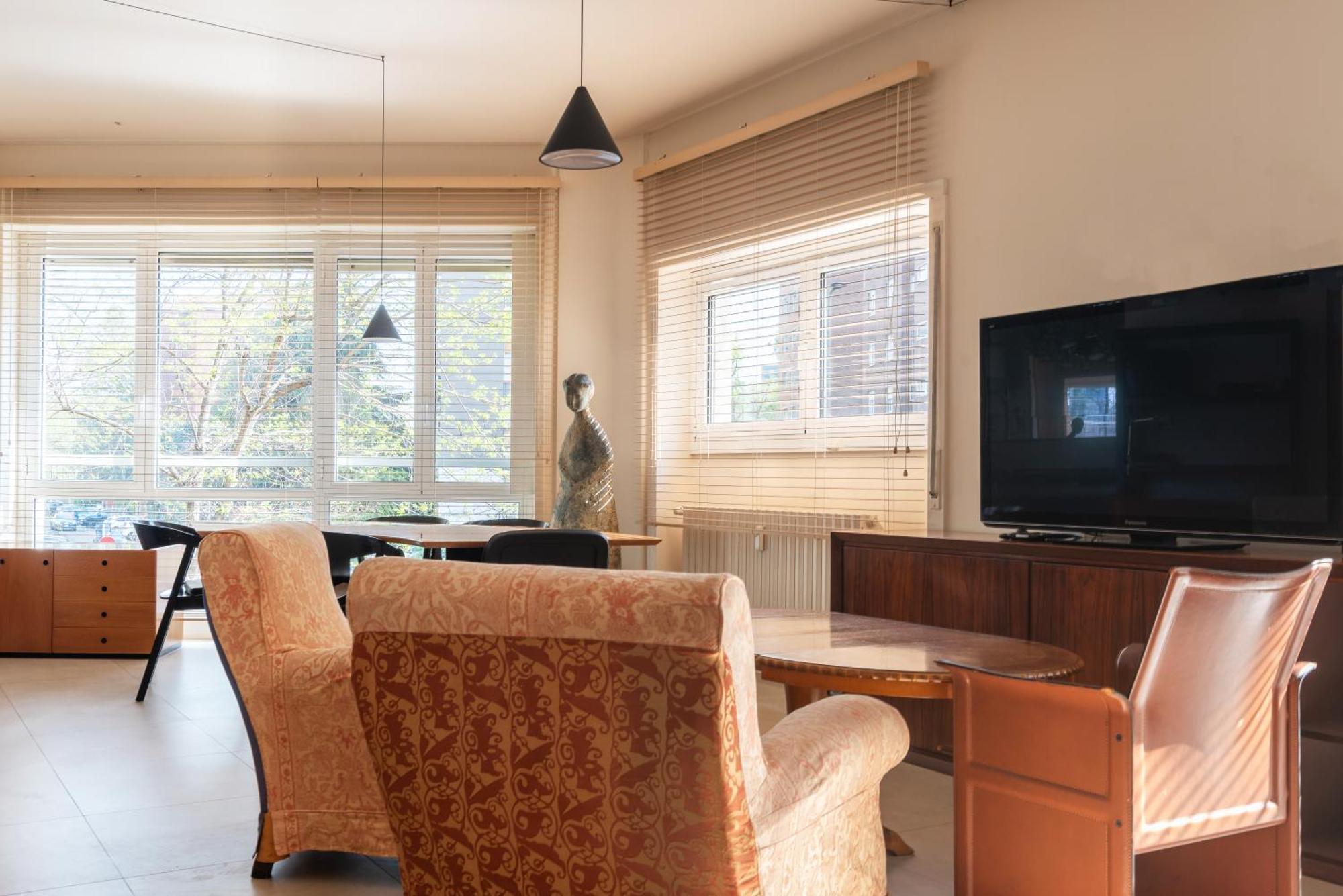Spacious And Bright In The Center Apartment *